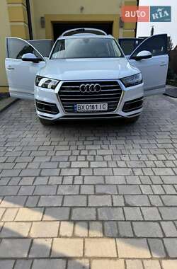 Внедорожник / Кроссовер Audi Q7 2017 в 