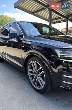 Внедорожник / Кроссовер Audi Q7 2015 в 