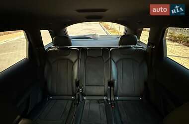 Внедорожник / Кроссовер Audi Q7 2018 в 