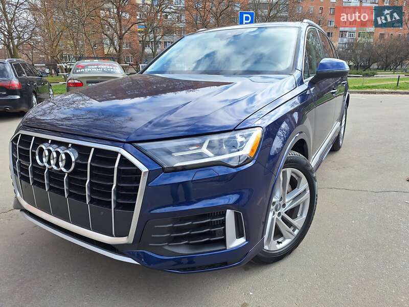 Внедорожник / Кроссовер Audi Q7 2020 в 