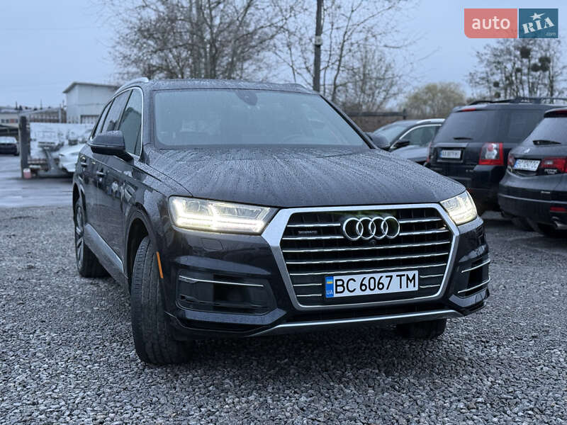 Внедорожник / Кроссовер Audi Q7 2016 в 