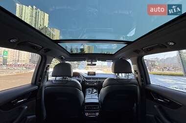Внедорожник / Кроссовер Audi Q7 2016 в 