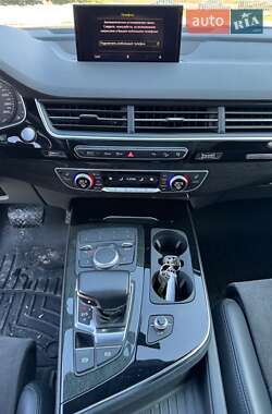 Внедорожник / Кроссовер Audi Q7 2016 в 