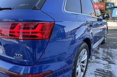 Внедорожник / Кроссовер Audi Q7 2016 в 