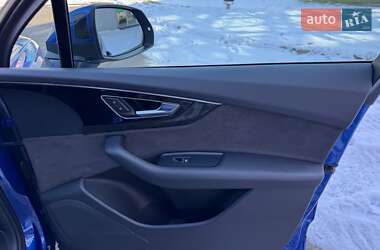 Внедорожник / Кроссовер Audi Q7 2016 в 