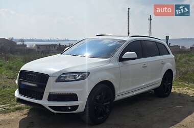 Внедорожник / Кроссовер Audi Q7 2015 в 