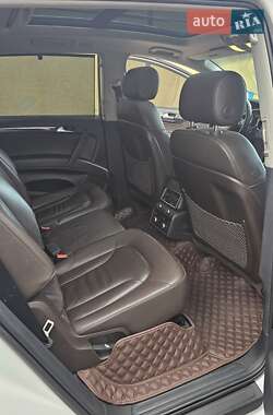 Внедорожник / Кроссовер Audi Q7 2015 в 