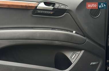Внедорожник / Кроссовер Audi Q7 2015 в 