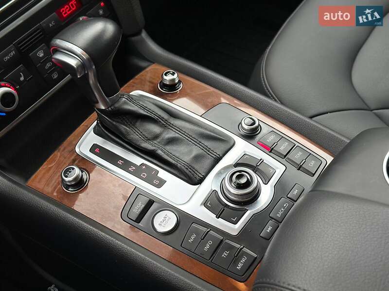 Позашляховик / Кросовер Audi Q7 2015 в Луцьку