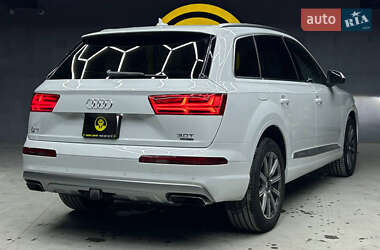Внедорожник / Кроссовер Audi Q7 2018 в 
