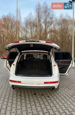 Позашляховик / Кросовер Audi Q7 2015 в 