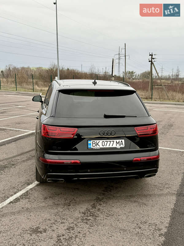 Внедорожник / Кроссовер Audi Q7 2017 в Ровно