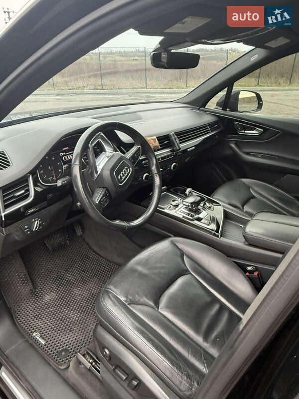 Внедорожник / Кроссовер Audi Q7 2017 в Ровно
