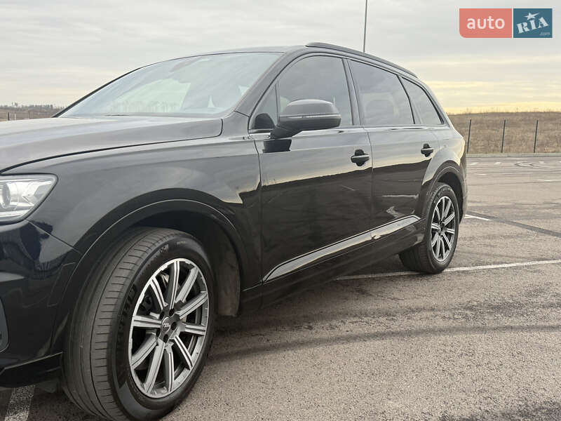 Внедорожник / Кроссовер Audi Q7 2017 в Ровно