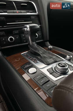 Внедорожник / Кроссовер Audi Q7 2013 в 