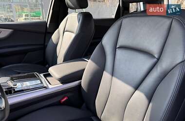 Внедорожник / Кроссовер Audi Q7 2020 в 