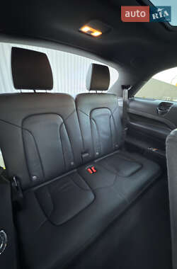 Позашляховик / Кросовер Audi Q7 2015 в 