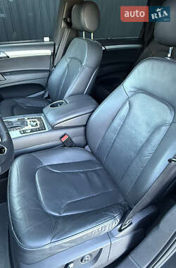 Позашляховик / Кросовер Audi Q7 2015 в 