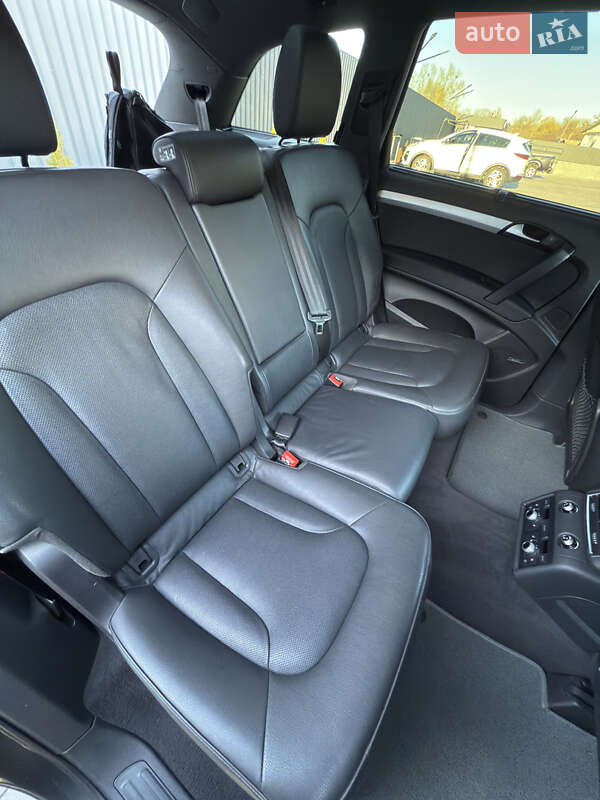 Позашляховик / Кросовер Audi Q7 2015 в Києві