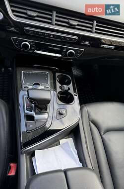 Внедорожник / Кроссовер Audi Q7 2018 в 