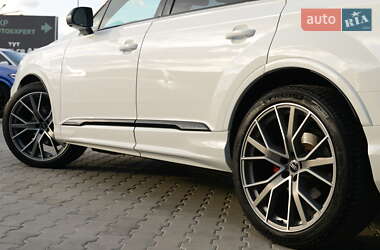 Внедорожник / Кроссовер Audi Q7 2021 в 