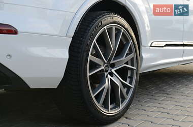 Внедорожник / Кроссовер Audi Q7 2021 в 
