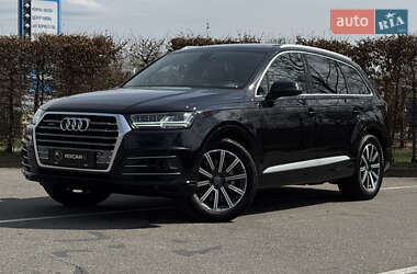Позашляховик / Кросовер Audi Q7 2018 в 