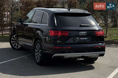 Позашляховик / Кросовер Audi Q7 2018 в 