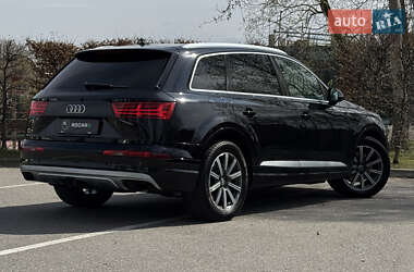 Позашляховик / Кросовер Audi Q7 2018 в 