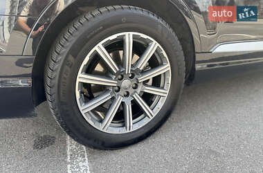 Позашляховик / Кросовер Audi Q7 2018 в 