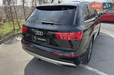 Позашляховик / Кросовер Audi Q7 2018 в 