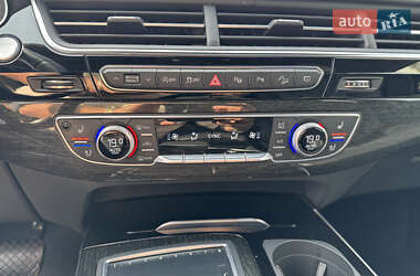Позашляховик / Кросовер Audi Q7 2018 в 
