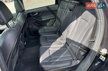 Позашляховик / Кросовер Audi Q7 2018 в 