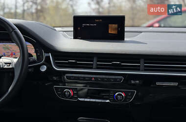Позашляховик / Кросовер Audi Q7 2018 в 