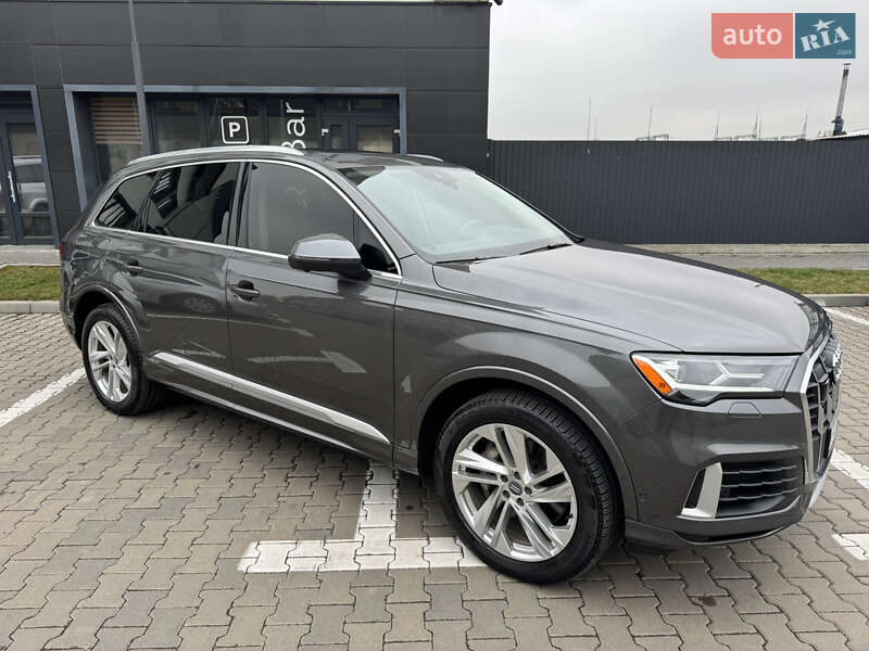Позашляховик / Кросовер Audi Q7 2019 в 