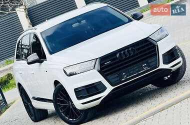 Внедорожник / Кроссовер Audi Q7 2016 в 