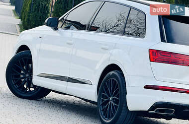 Внедорожник / Кроссовер Audi Q7 2016 в 