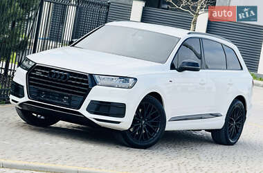 Внедорожник / Кроссовер Audi Q7 2016 в 
