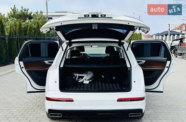 Внедорожник / Кроссовер Audi Q7 2016 в 
