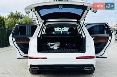 Внедорожник / Кроссовер Audi Q7 2016 в 