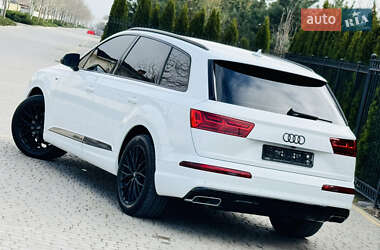 Внедорожник / Кроссовер Audi Q7 2016 в 