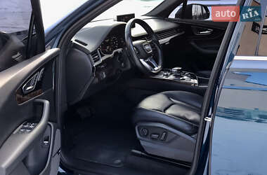 Внедорожник / Кроссовер Audi Q7 2017 в 