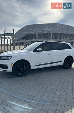 Внедорожник / Кроссовер Audi Q7 2018 в 