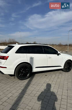 Внедорожник / Кроссовер Audi Q7 2018 в 