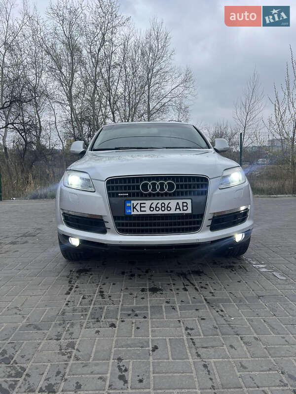 Внедорожник / Кроссовер Audi Q7 2007 в 