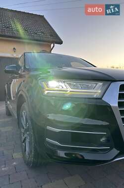 Внедорожник / Кроссовер Audi Q7 2016 в 