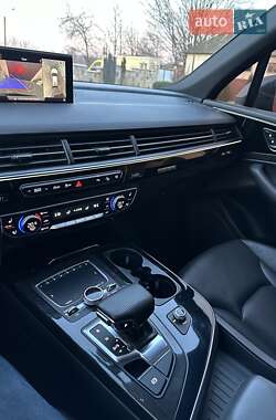Внедорожник / Кроссовер Audi Q7 2016 в 