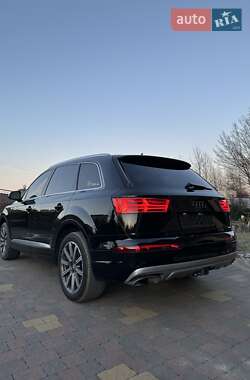 Внедорожник / Кроссовер Audi Q7 2016 в 