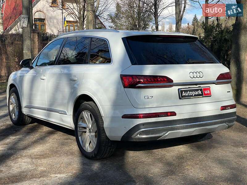 Внедорожник / Кроссовер Audi Q7 2020 в Киеве