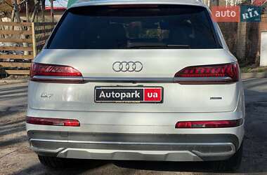 Внедорожник / Кроссовер Audi Q7 2020 в 